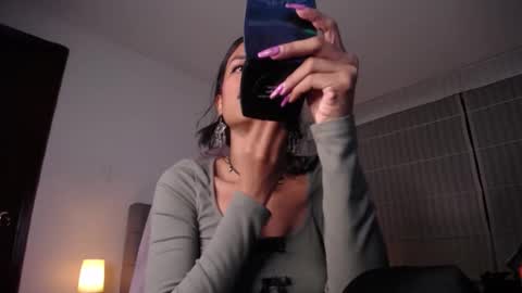 violett_queen122 online show from October 2025 02:52:01 AM