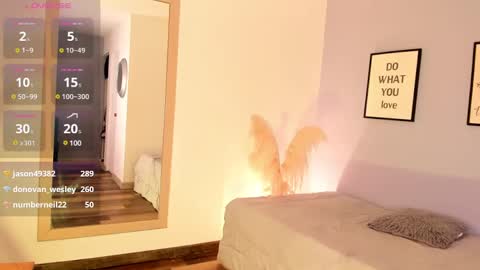 Snapshot of violetta_bold chatting on March 2025 02:40:01 PM violetta_bold online show from March 2025 02:40:01 PM