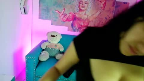 Snapshot of violetta_m_ chatting on June 2026 04:30:02 PM Violeta online show from June 2026 04:30:02 PM