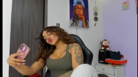 Snapshot of violettaa__ chatting on April 2026 10:25:02 PM Violetta online show from April 2026 10:25:02 PM
