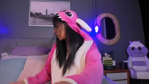 Violettaa online show from April 2026 11:59:01 AM