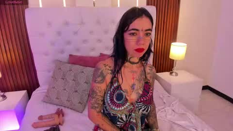 Snapshot of violettaalemida chatting on September 2025 12:19:01 PM violettaalemida online show from September 2025 12:19:01 PM