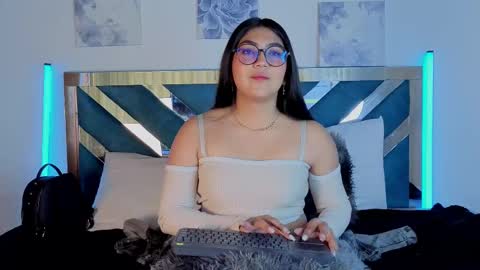 violettabloom1_ online show from September 2025 07:49:01 PM