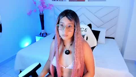 Snapshot of violette33 chatting on July 2026 06:34:02 PM Violette online show from July 2026 06:34:02 PM