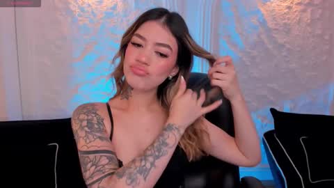 Violett  online show from October 2025 11:44:02 AM