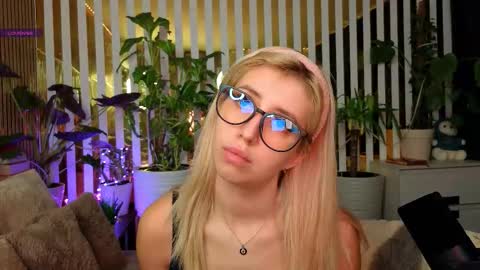 Violetta online show from November 2025 10:30:01 AM