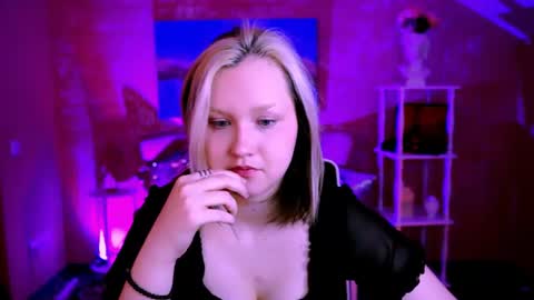 Snapshot of violettwoods chatting on June 2026 08:09:02 AM Violett online show from June 2026 08:09:02 AM