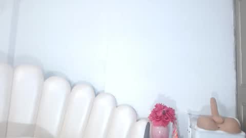 Snapshot of violetxia_ chatting on May 2026 06:33:01 AM violetxia_ online show from May 2026 06:33:01 AM