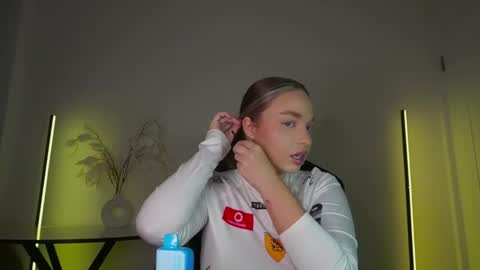 Violla online show from October 2025 07:44:01 AM