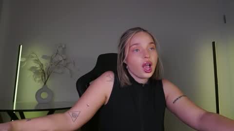 Violla online show from November 2025 09:32:02 AM