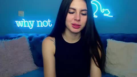 viollinalv online show from December 2024 05:53:02 AM