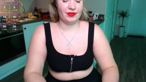 Snapshot of vip_juicy chatting on January 2025 06:50:01 PM VelvettTime online show from January 2025 06:50:01 PM