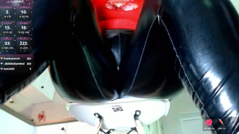 Snapshot of vip_juicy chatting on March 2025 02:40:01 PM VelvettTime online show from March 2025 02:40:01 PM