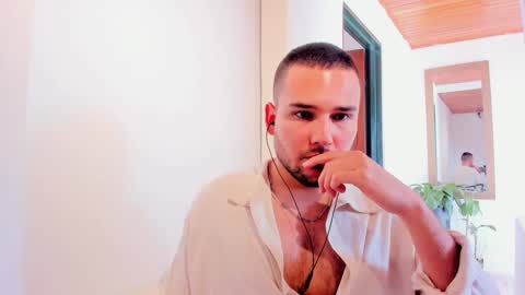 Vito Ferrer online show from March 2025 06:16:01 PM