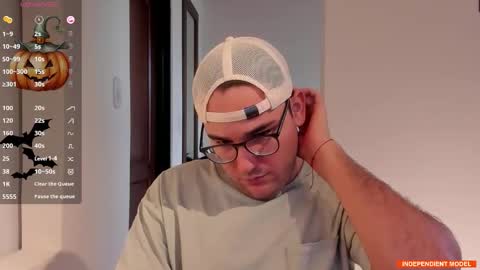 Vito Ferrer online show from October 2025 09:58:02 PM