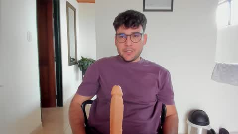 Vito Ferrer online show from October 2025 03:46:02 PM