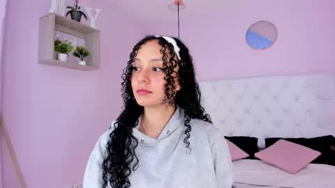 Vivi online show from November 2025 04:01:01 AM