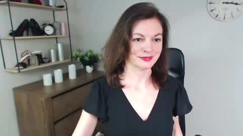 Vivian online show from January 2025 01:52:01 PM