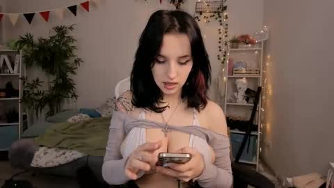vivian_qwerty online show from December 2024 04:12:01 AM