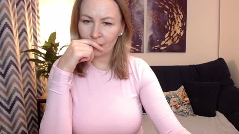 Snapshot of vivian_soul chatting on December 2024 09:09:01 PM Vivian online show from December 2024 09:09:01 PM