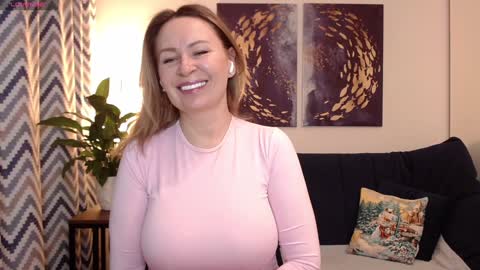Snapshot of vivian_soul chatting on December 2024 04:44:01 AM Vivian online show from December 2024 04:44:01 AM