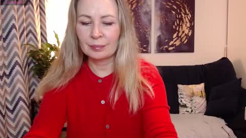 Vivian online show from November 2025 05:00:02 PM