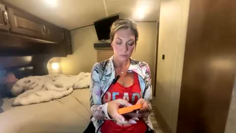 Snapshot of vivianluxe chatting on October 2025 03:24:02 AM VivianLuxe online show from October 2025 03:24:02 AM