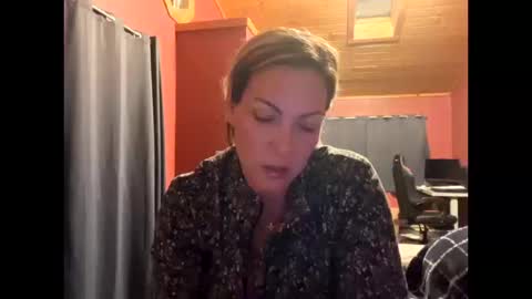 Snapshot of vivianluxe chatting on October 2025 05:32:02 AM VivianLuxe online show from October 2025 05:32:02 AM