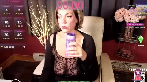 Snapshot of vivianluxe chatting on November 2025 03:16:02 AM VivianLuxe online show from November 2025 03:16:02 AM