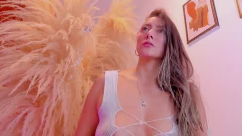 Snapshot of vivianne_scott chatting on May 2026 12:44:02 PM Vivi online show from May 2026 12:44:02 PM