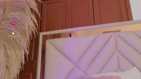 Snapshot of vivianne_scott chatting on July 2026 01:35:02 PM Vivi online show from July 2026 01:35:02 PM