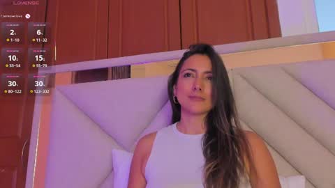 Snapshot of vivianne_scott chatting on July 2026 06:20:01 PM Vivi online show from July 2026 06:20:01 PM