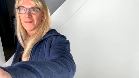 Snapshot of viviannexxx2022 chatting on January 2025 07:32:01 PM Vivlove online show from January 2025 07:32:01 PM