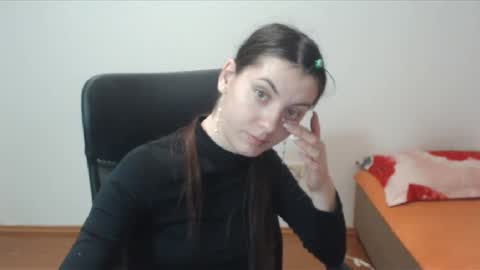 Snapshot of vivianngray chatting on December 2024 05:11:02 PM Vivian Gray online show from December 2024 05:11:02 PM