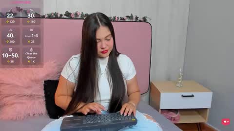 Vivian online show from September 2025 12:07:02 PM