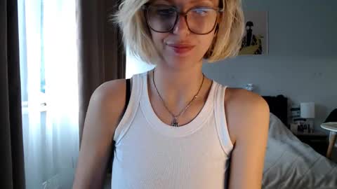 Snapshot of vivica_coke chatting on May 2026 04:13:02 PM VI online show from May 2026 04:13:02 PM