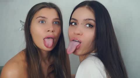 Nelly and Mari online show from December 2025 09:17:01 AM