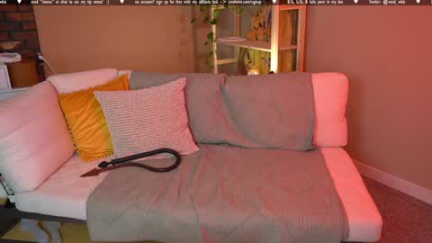 Whitney online show from October 2025 03:05:01 AM