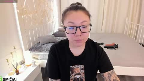 Vivien online show from April 2026 11:29:02 PM