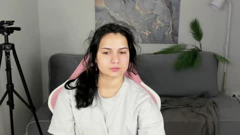 Snapshot of vivien_ross chatting on May 2026 01:24:02 AM vivien_ross online show from May 2026 01:24:02 AM