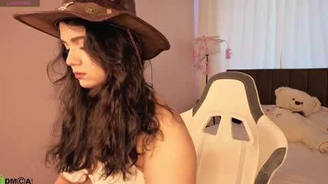 Snapshot of vivien_ross chatting on June 2026 01:07:02 AM vivien_ross online show from June 2026 01:07:02 AM