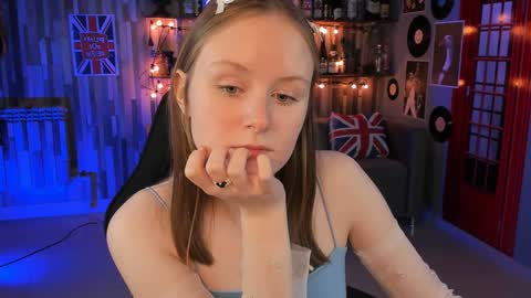 Snapshot of vivienleeigh chatting on December 2024 08:32:01 PM Vivien online show from December 2024 08:32:01 PM