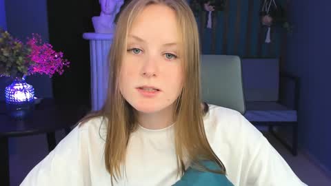 Snapshot of vivienleeigh chatting on December 2024 04:28:01 PM Vivien online show from December 2024 04:28:01 PM