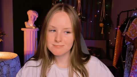 Snapshot of vivienleeigh chatting on December 2024 01:17:01 PM Vivien online show from December 2024 01:17:01 PM