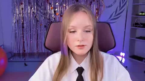 Snapshot of vivienleeigh chatting on March 2025 05:17:02 PM Vivien online show from March 2025 05:17:02 PM