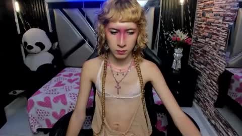 vivienne hadid online show from June 2026 08:31:02 PM