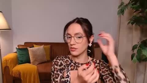 Snapshot of vivienneclement chatting on October 2025 04:17:01 PM Vivienne online show from October 2025 04:17:01 PM