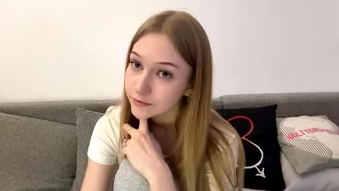 Kristy online show from April 2026 03:22:02 PM