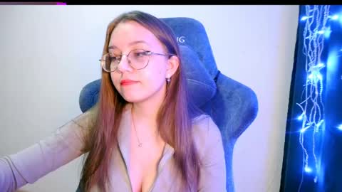 vivivivikkie online show from April 2026 08:50:02 PM