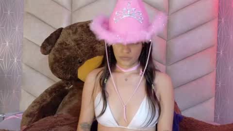 Vixen  online show from April 2026 09:39:33 PM